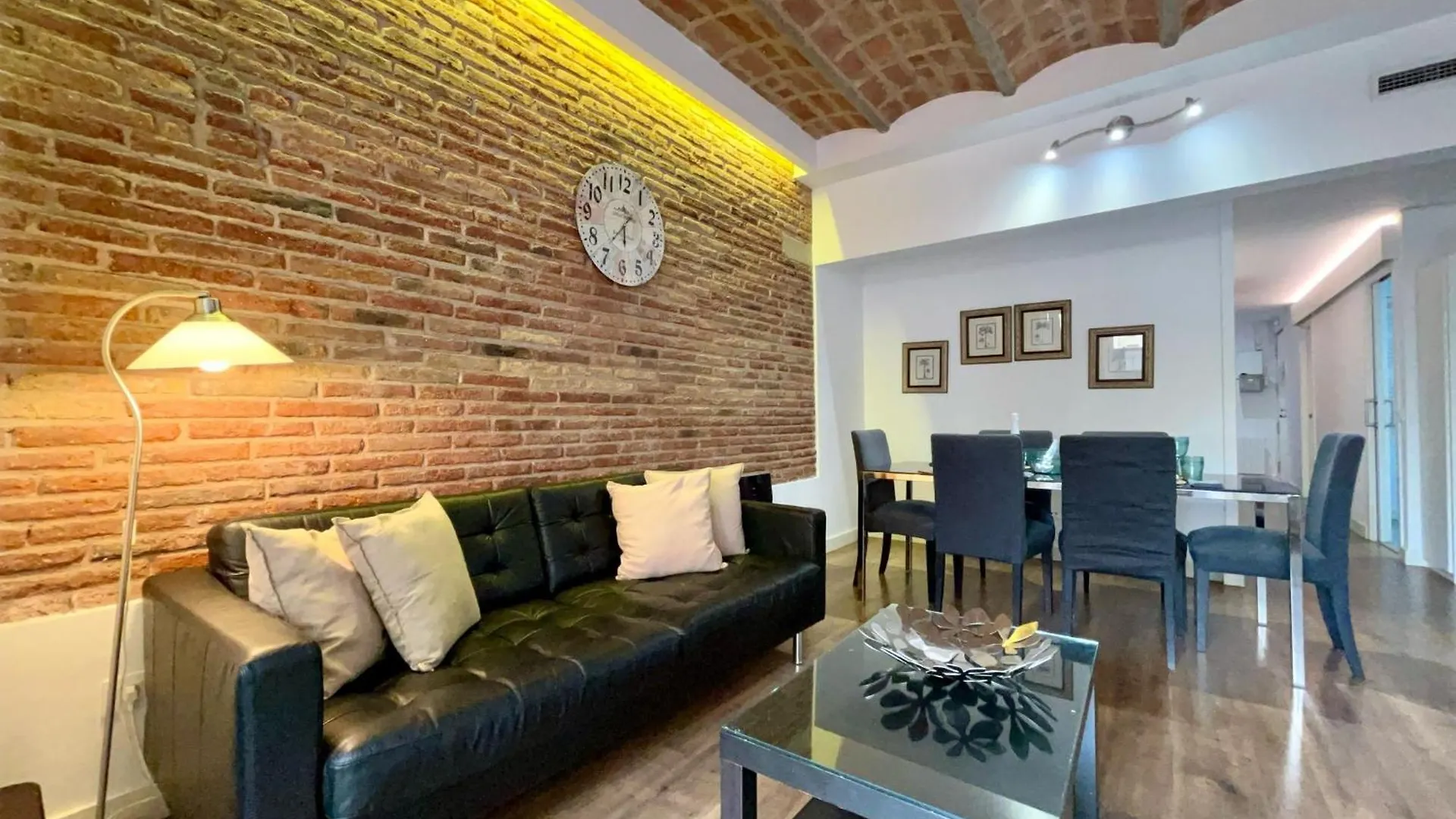 Tucson Suites II Barcelona Apartment