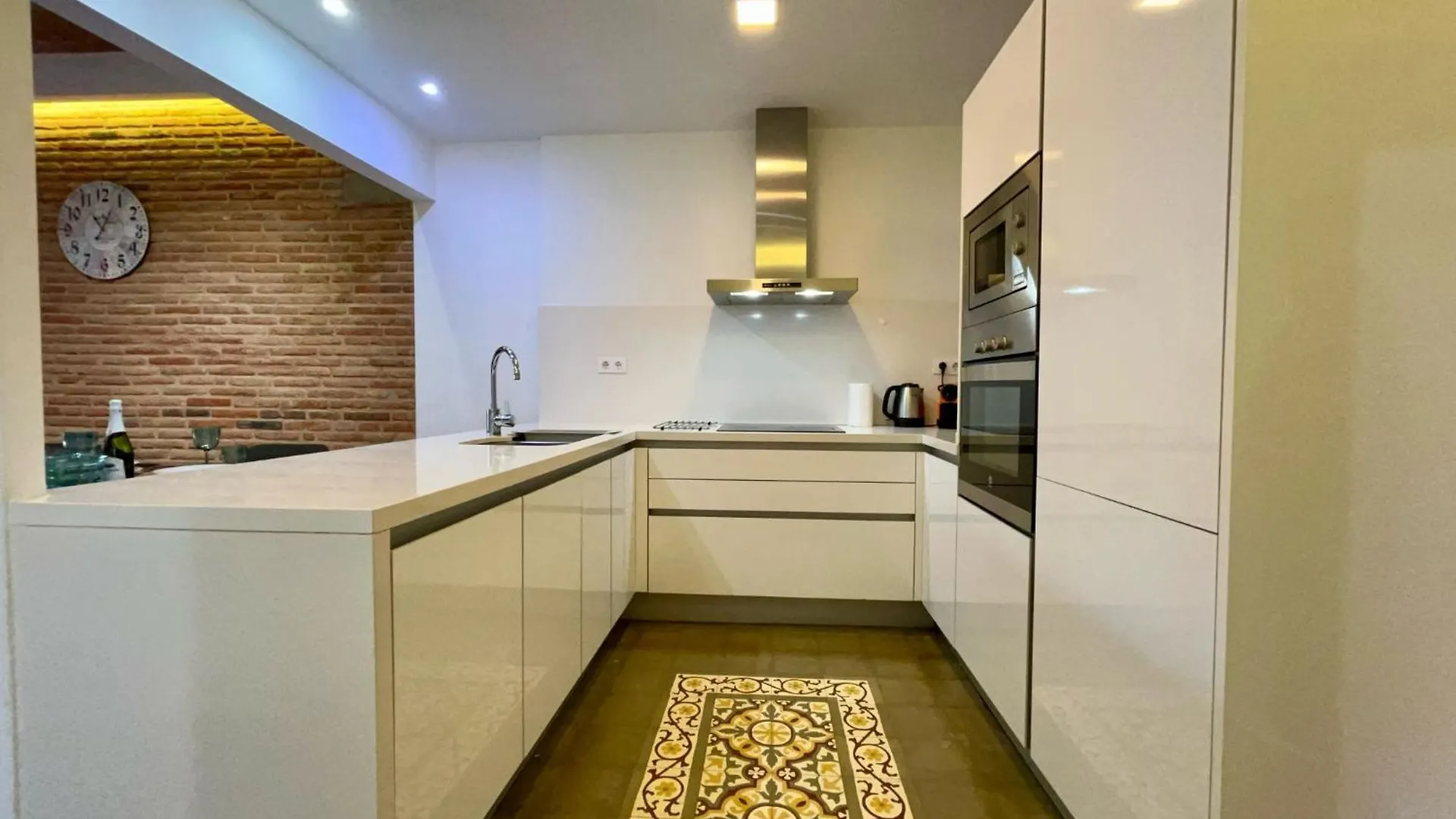 Tucson Suites II Barcelona Apartment