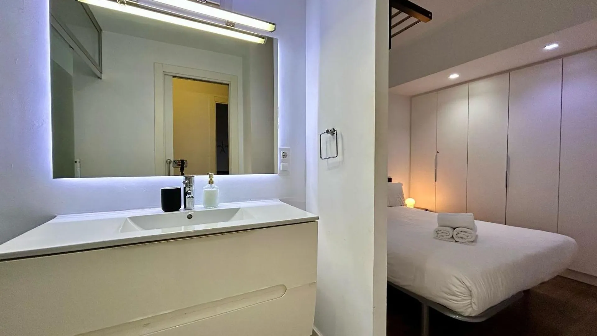 Tucson Suites II Barcelona Apartment